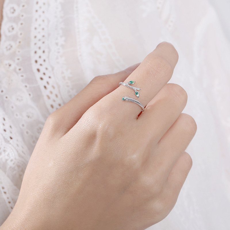 Women's Temperament Leaf Single Ring - Fashion Accessory