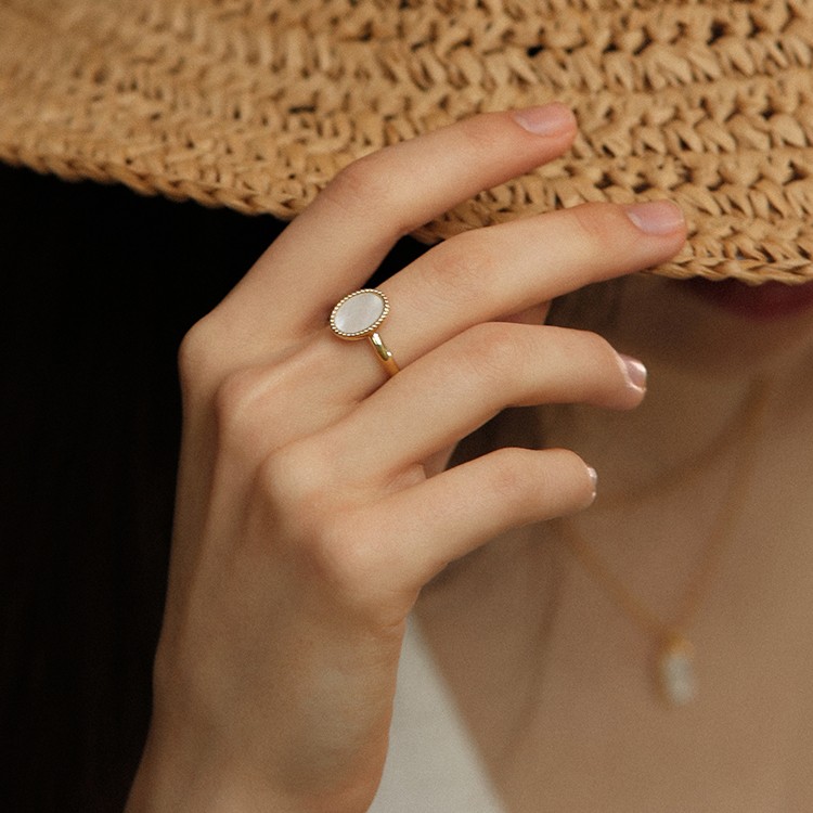 Elegant design of the ring