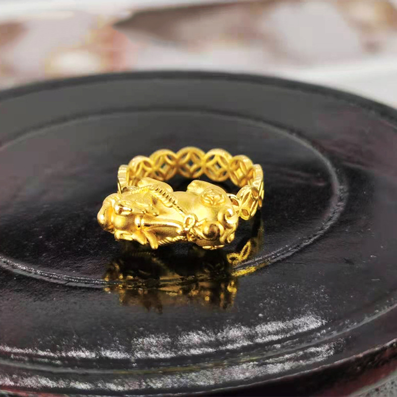 Brass Gold Plated Money Drawing And Luck Changing Coin Pixiu Ring Close Up
