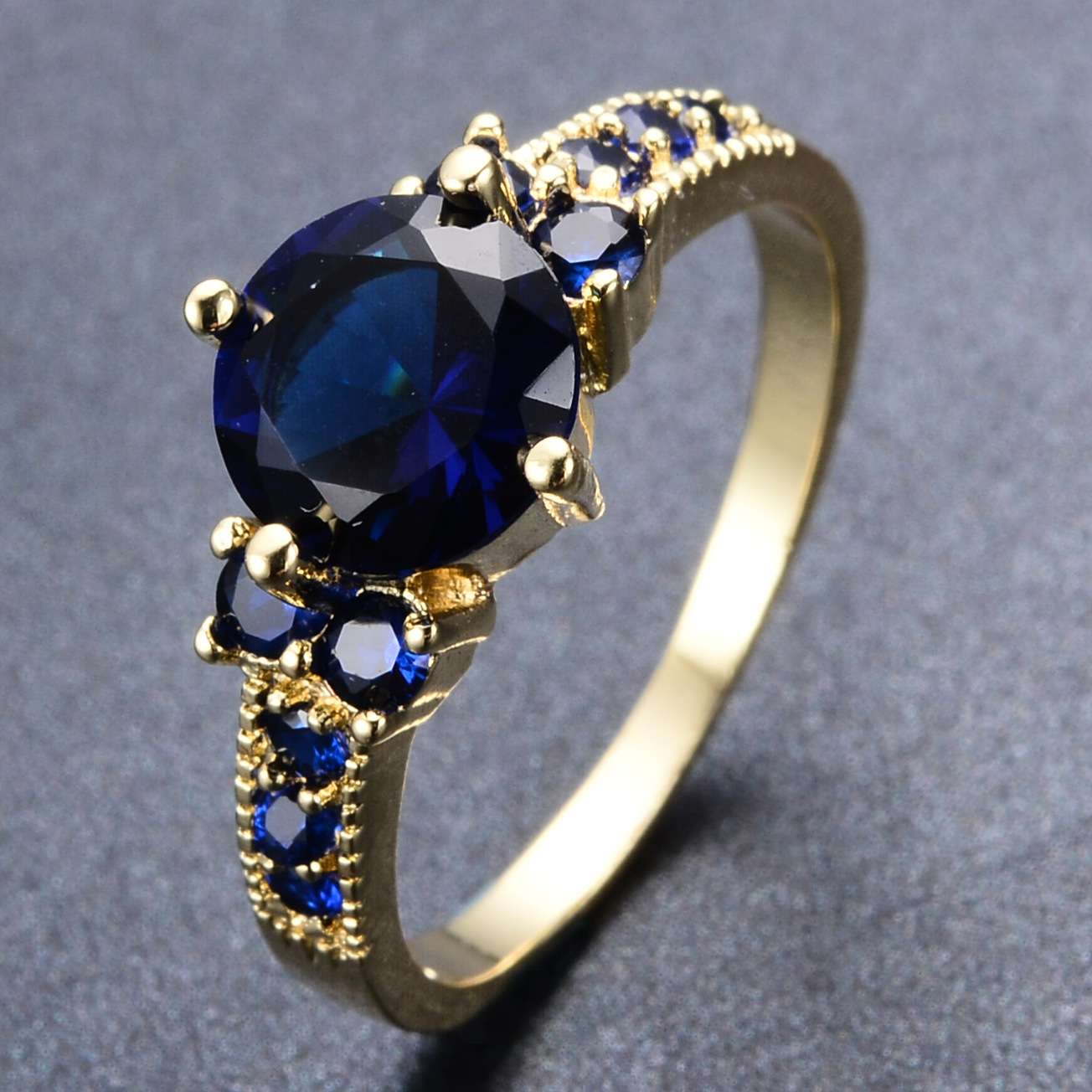Rhinestone Zircon Four-claw Round Ring