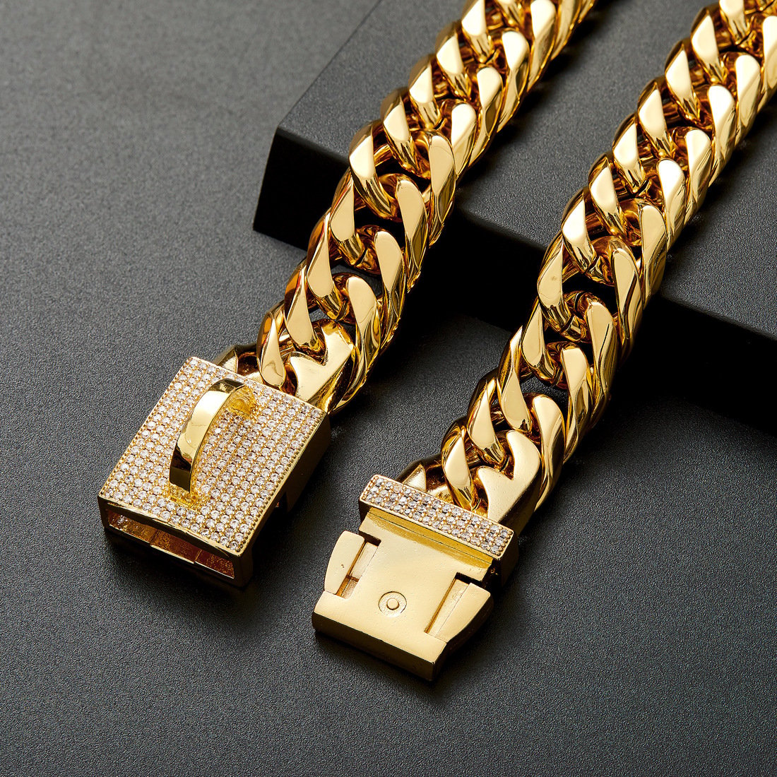 Golden Necklace close-up