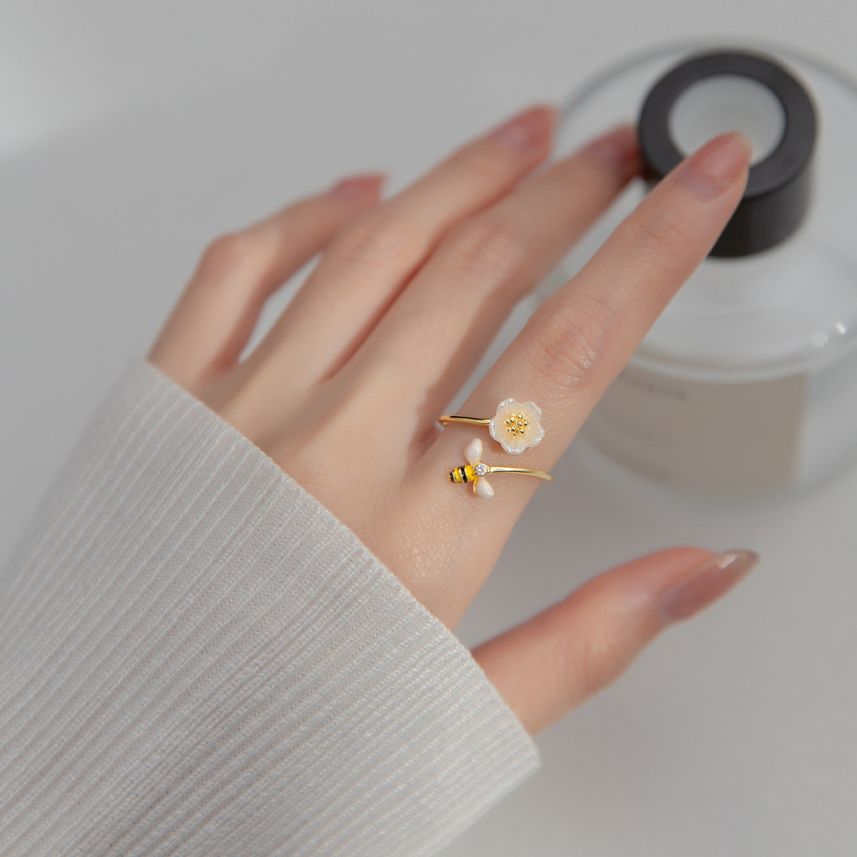 925 Silver Bee Shell Ring Image 3