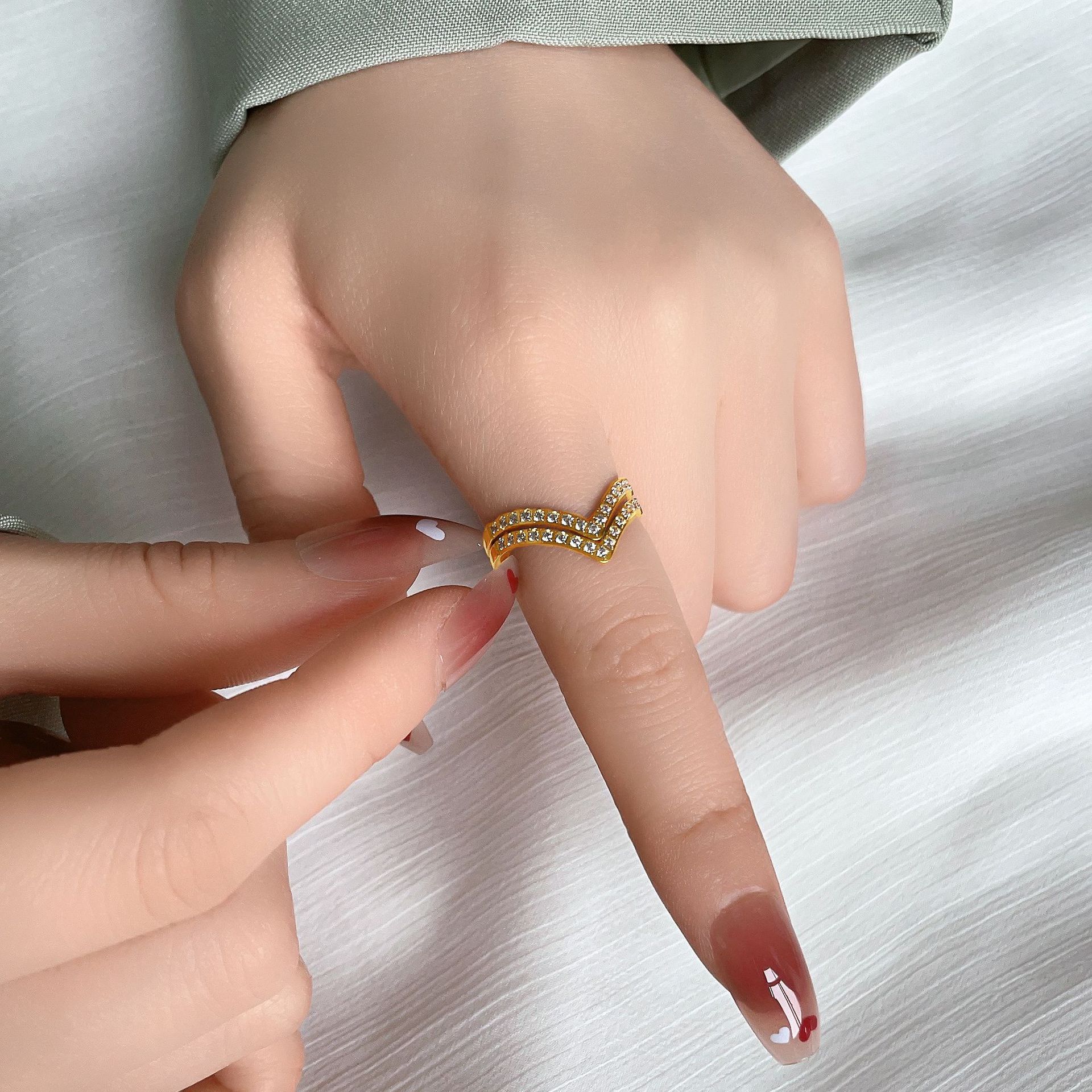 Micro Rhinestone V-shaped Ring