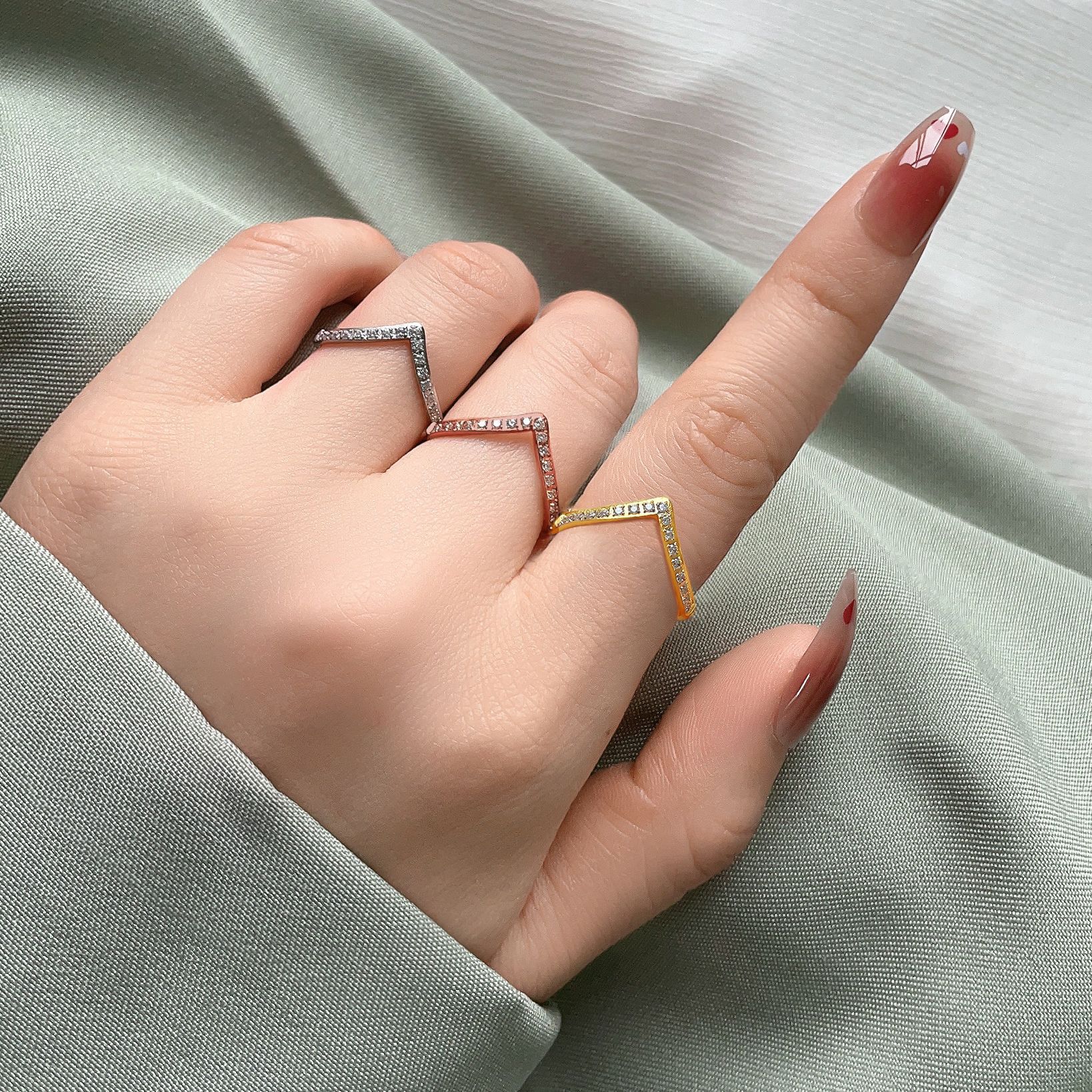 Micro Rhinestone V-shaped Ring