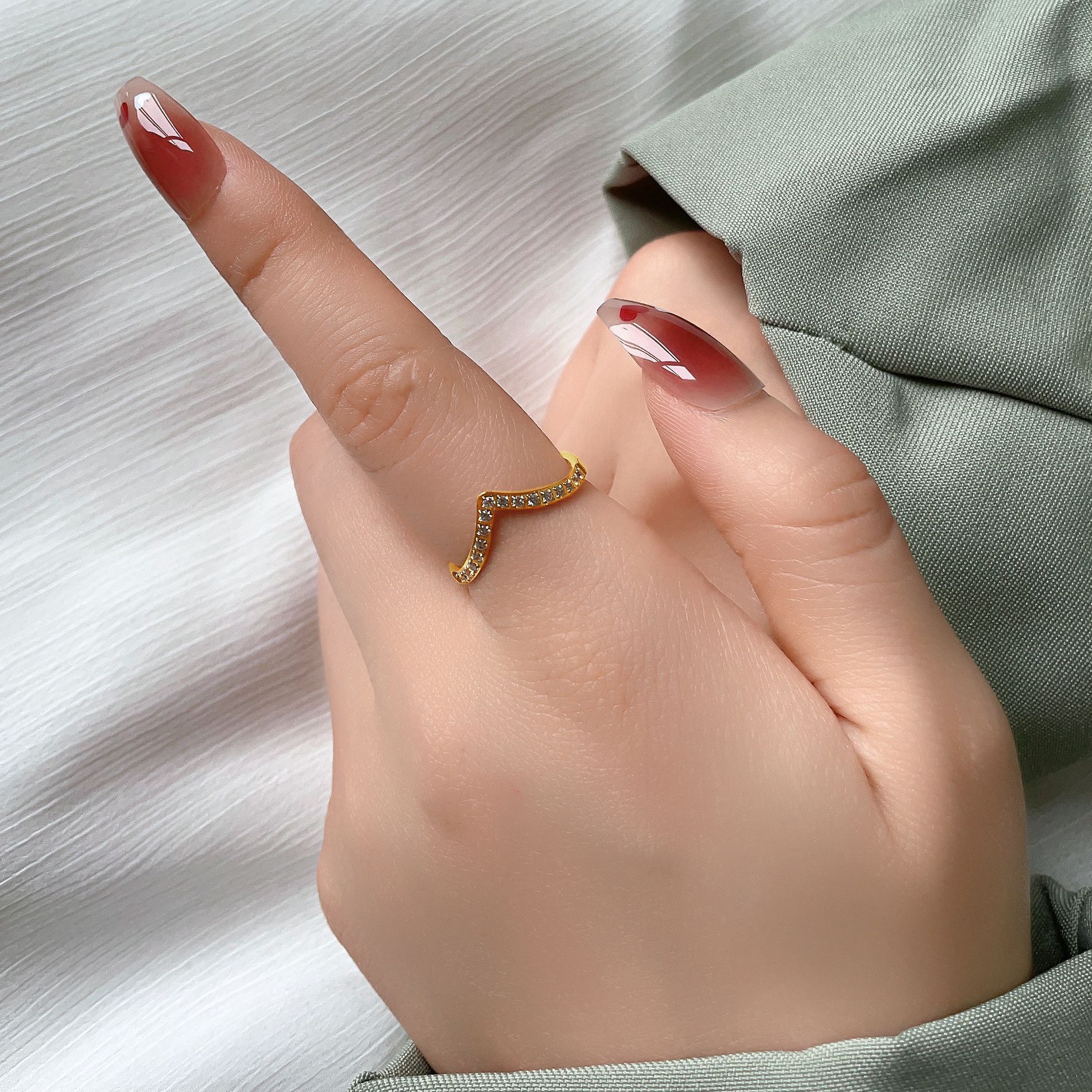 Micro Rhinestone V-shaped Ring