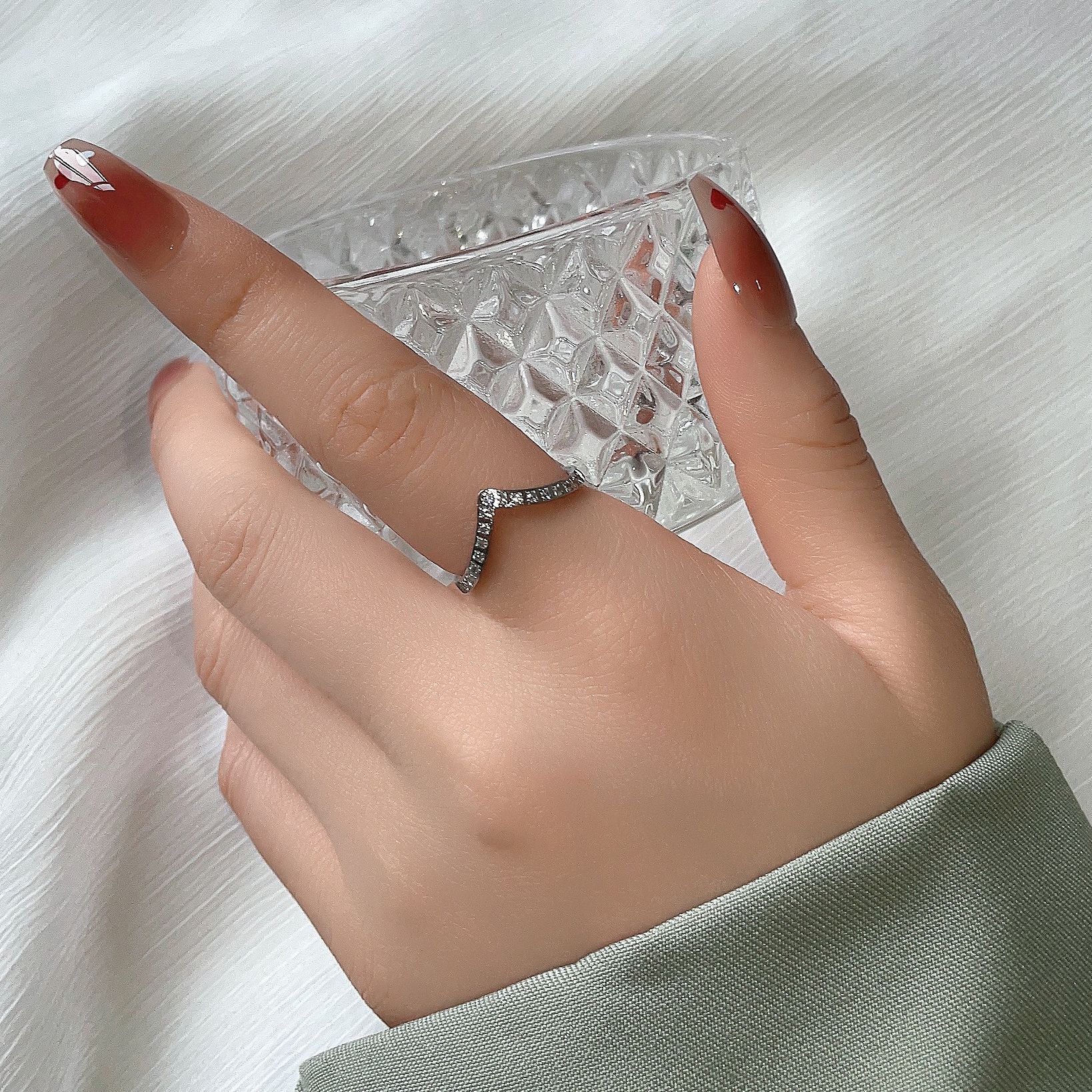 Micro Rhinestone V-shaped Ring