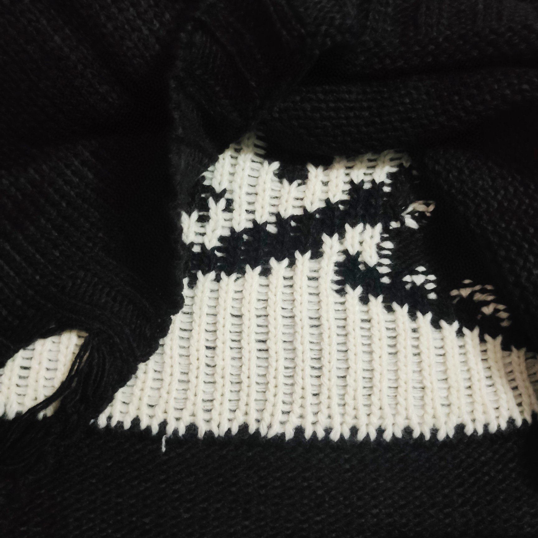 Dark Skull Ripped Thick Thread Sweater Image 9