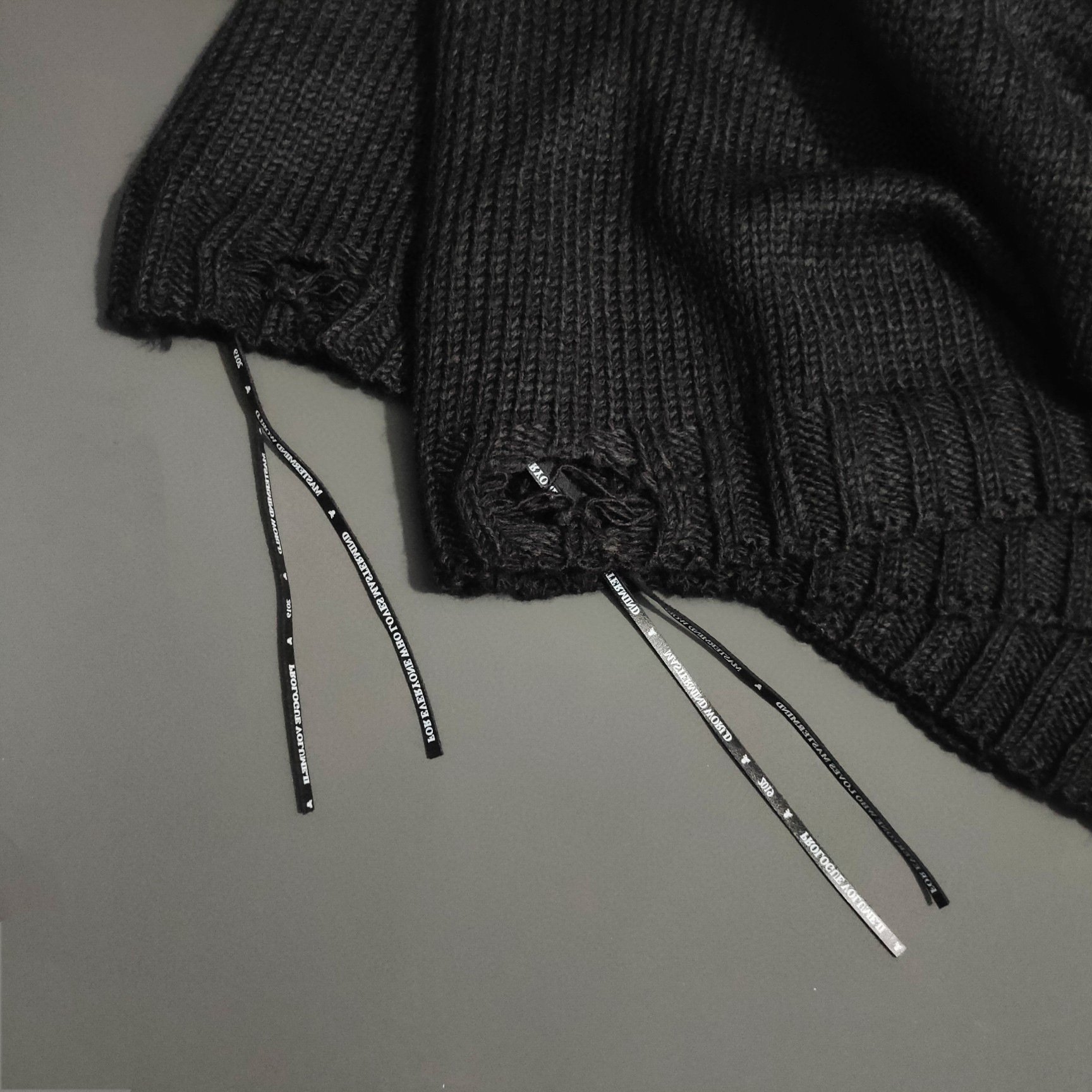 Dark Skull Ripped Thick Thread Sweater Image 7