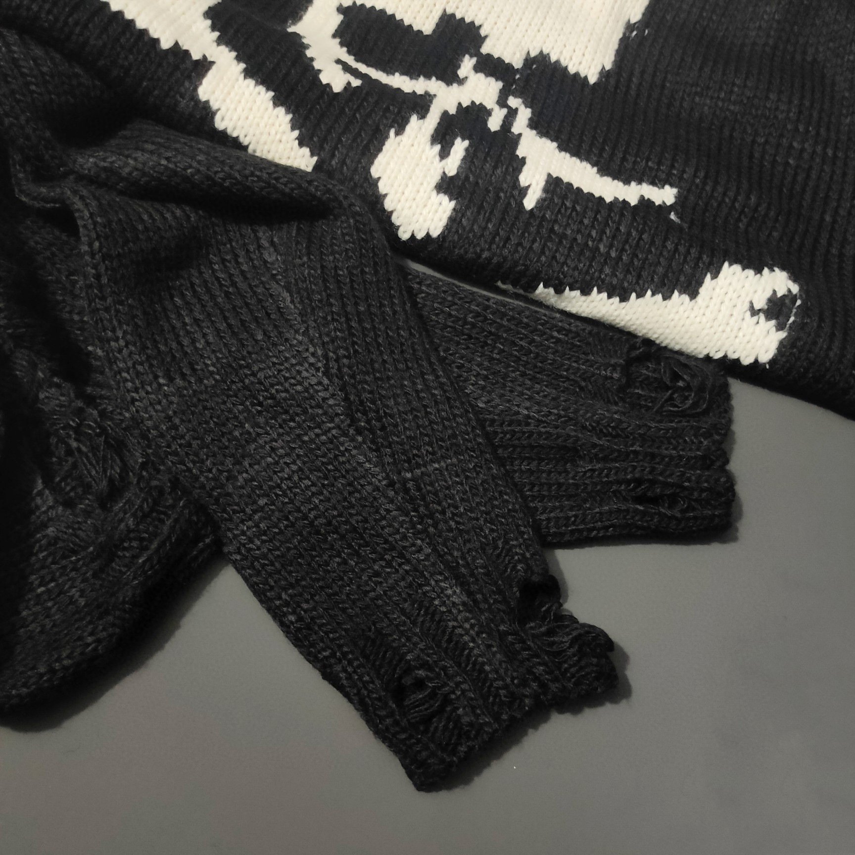 Dark Skull Ripped Thick Thread Sweater Image 4