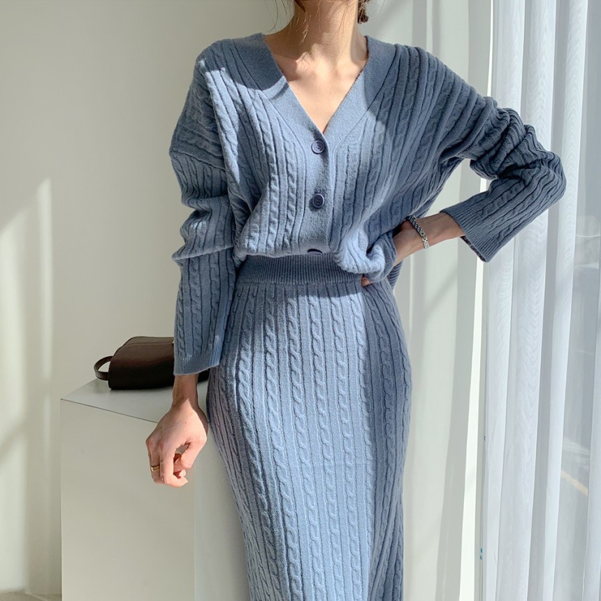 Fashionable Knitted Dress Sweater - Details