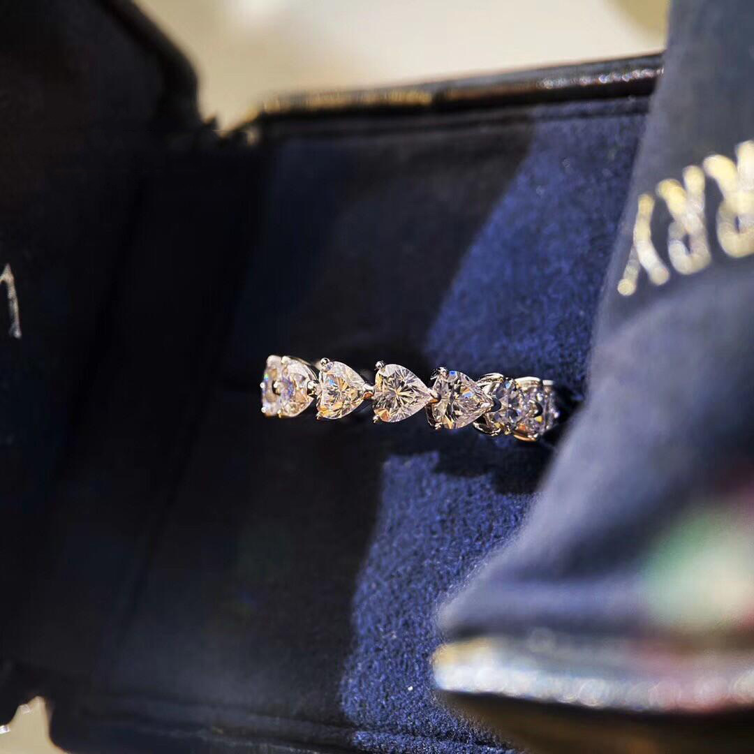 Anillo de diamantes en forma de corazón Imagen 1