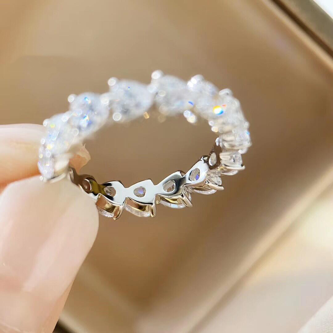 Anillo de diamantes en forma de corazón Imagen 6