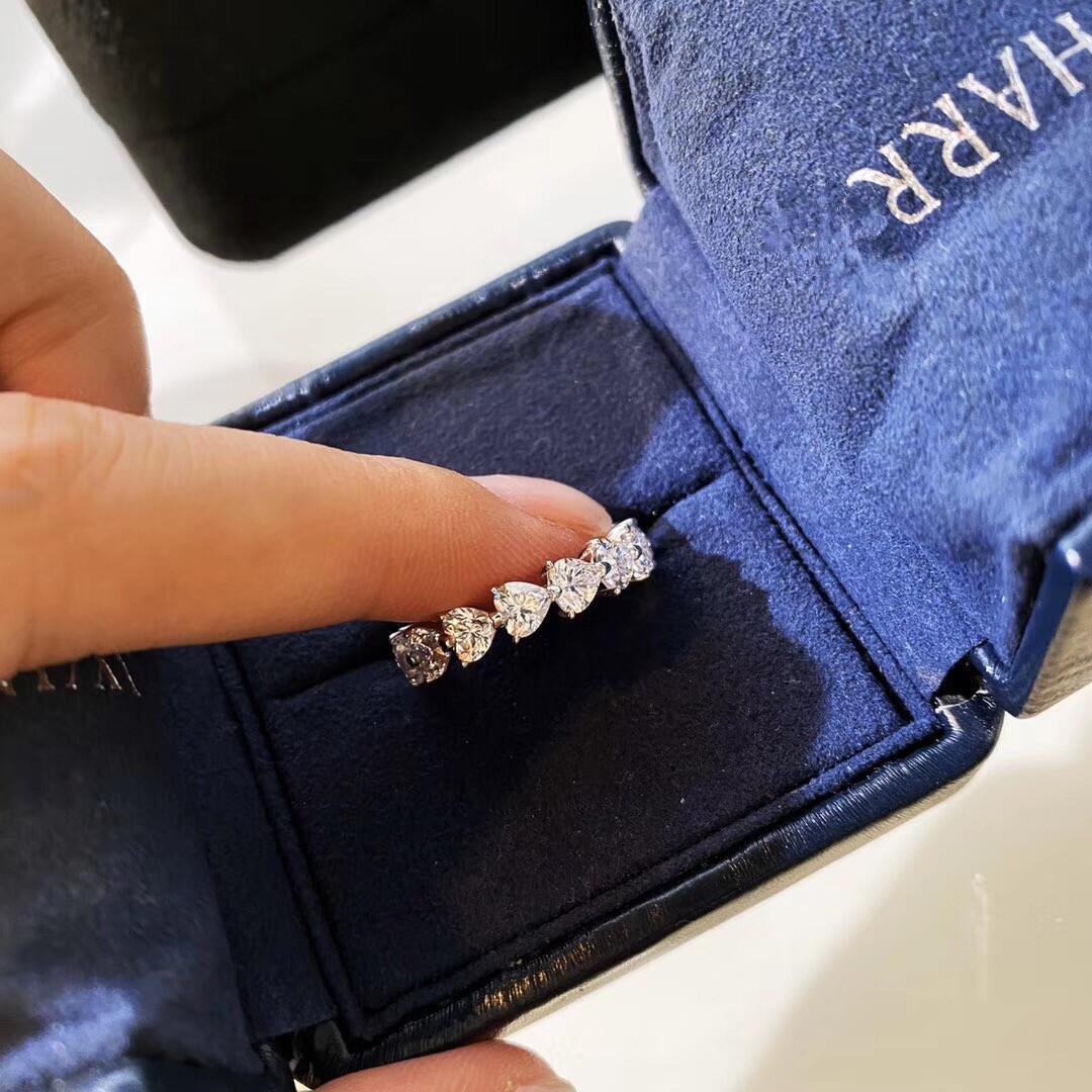 Anillo de diamantes en forma de corazón Imagen 8