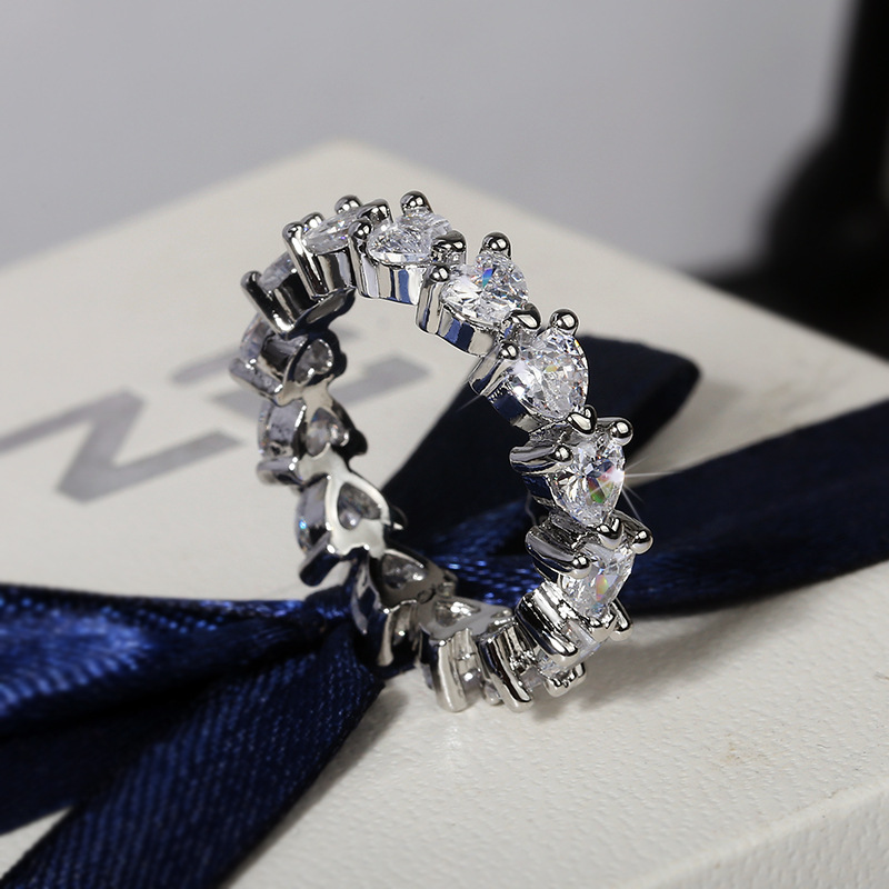 Anillo de diamantes en forma de corazón Imagen 5