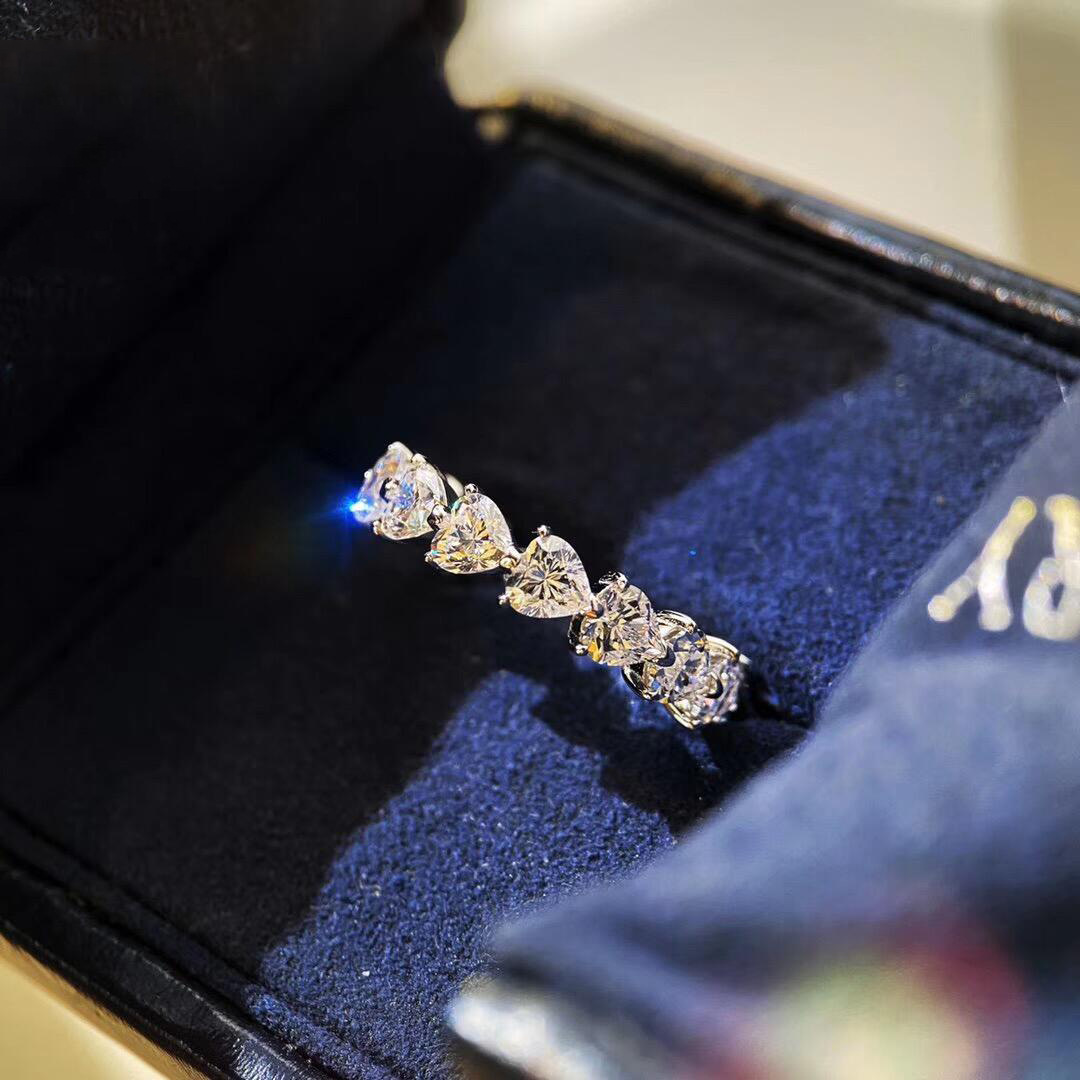 Anillo de diamantes en forma de corazón Imagen 3