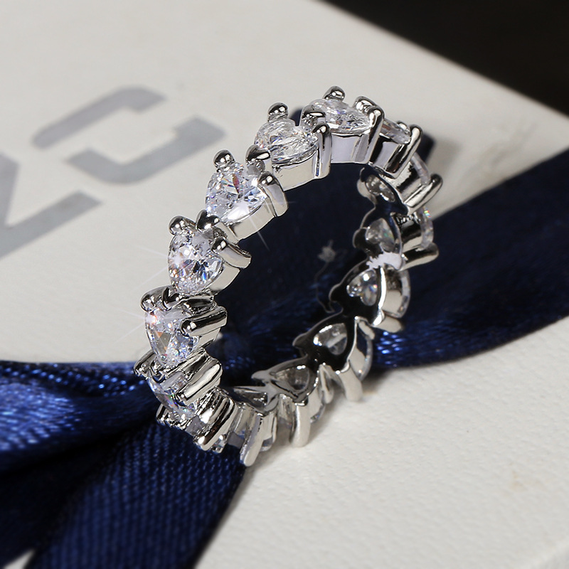 Anillo de diamantes en forma de corazón Imagen 9