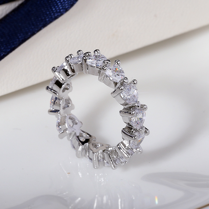 Anillo de diamantes en forma de corazón Imagen 4