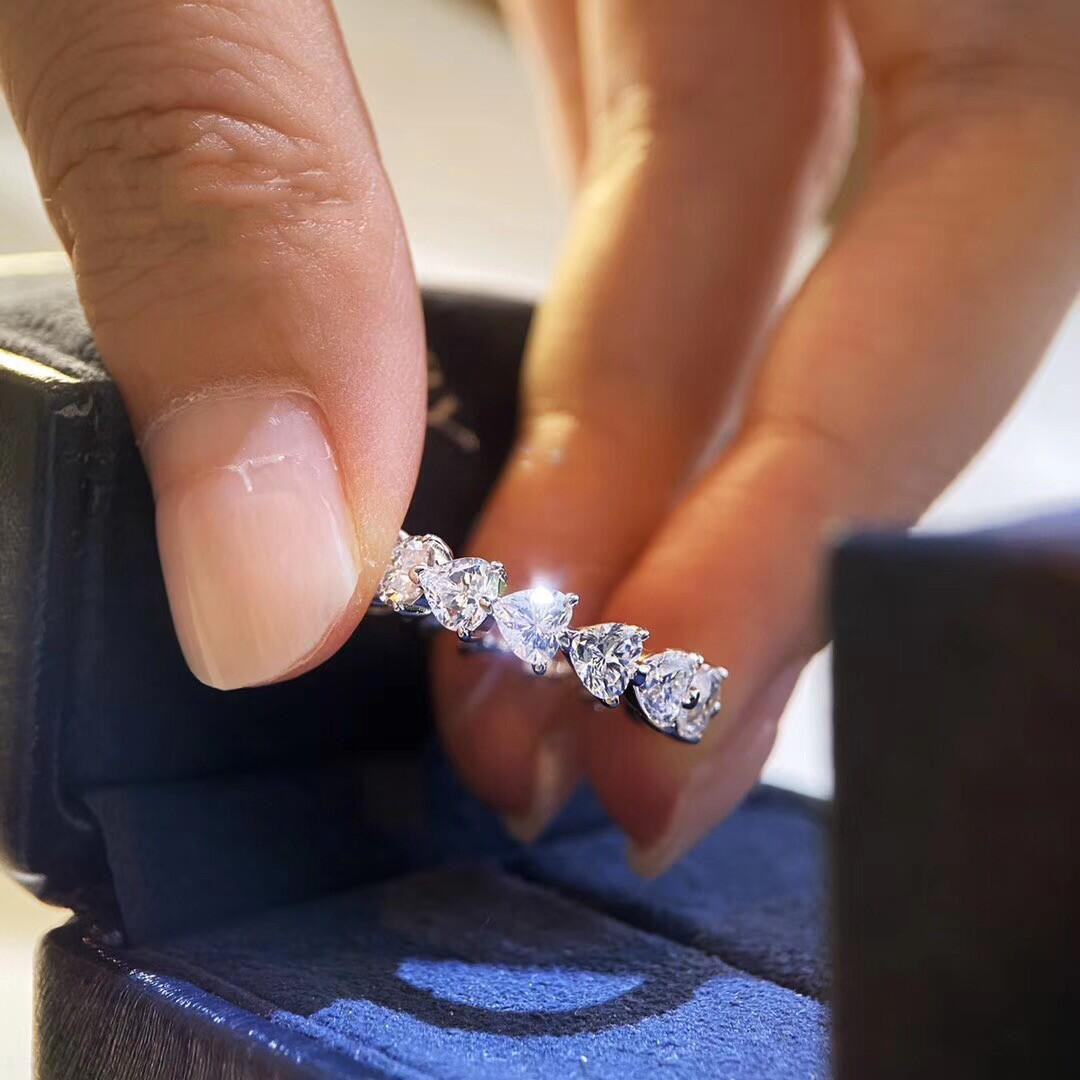 Anillo de diamantes en forma de corazón Imagen 2