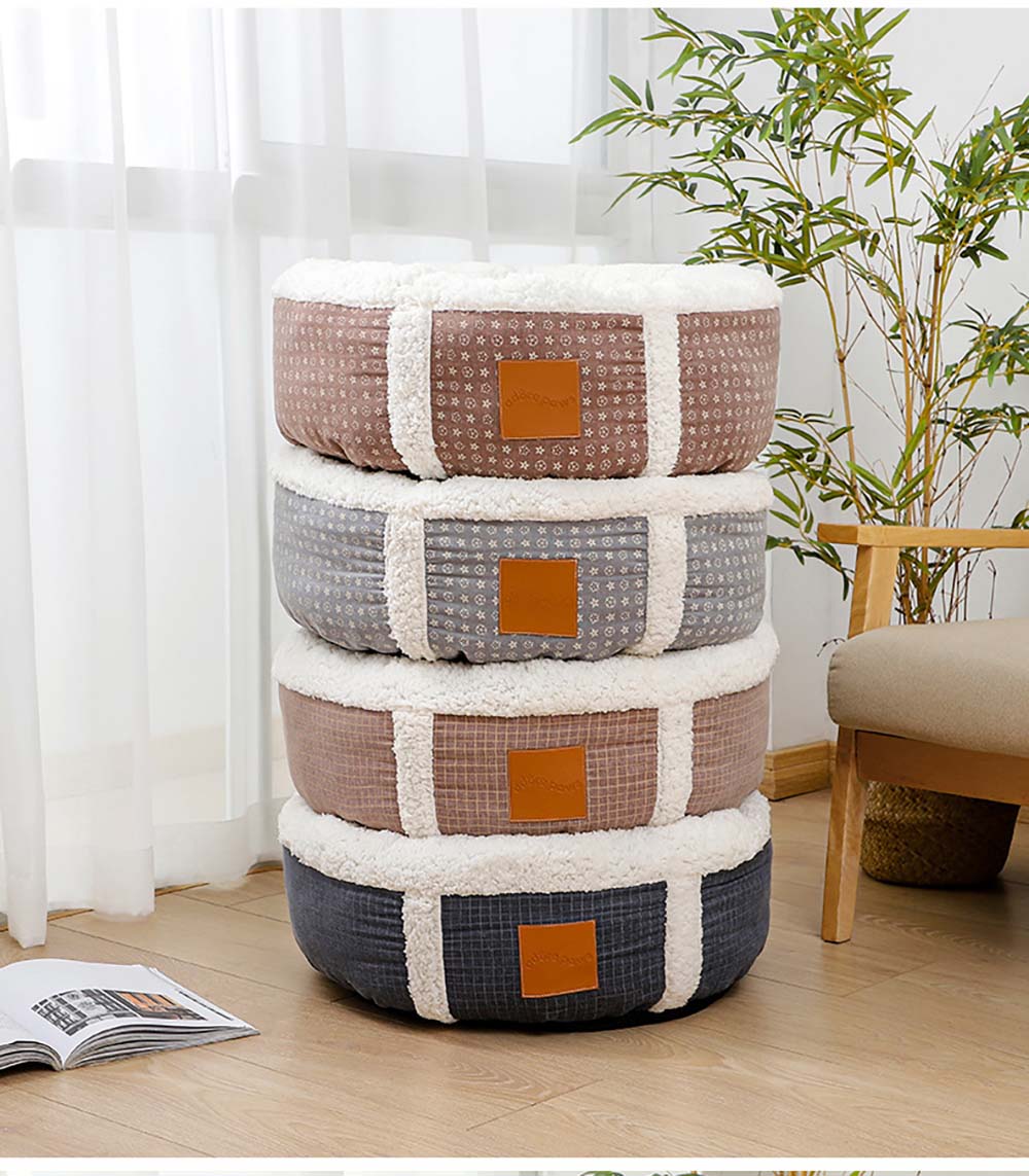 Pet Bed in Dark Gray Plaid