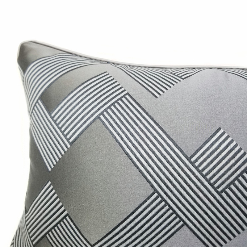 Imagen 4 del Cojín Clásico Jacquard Geométrico en Gris Oscuro