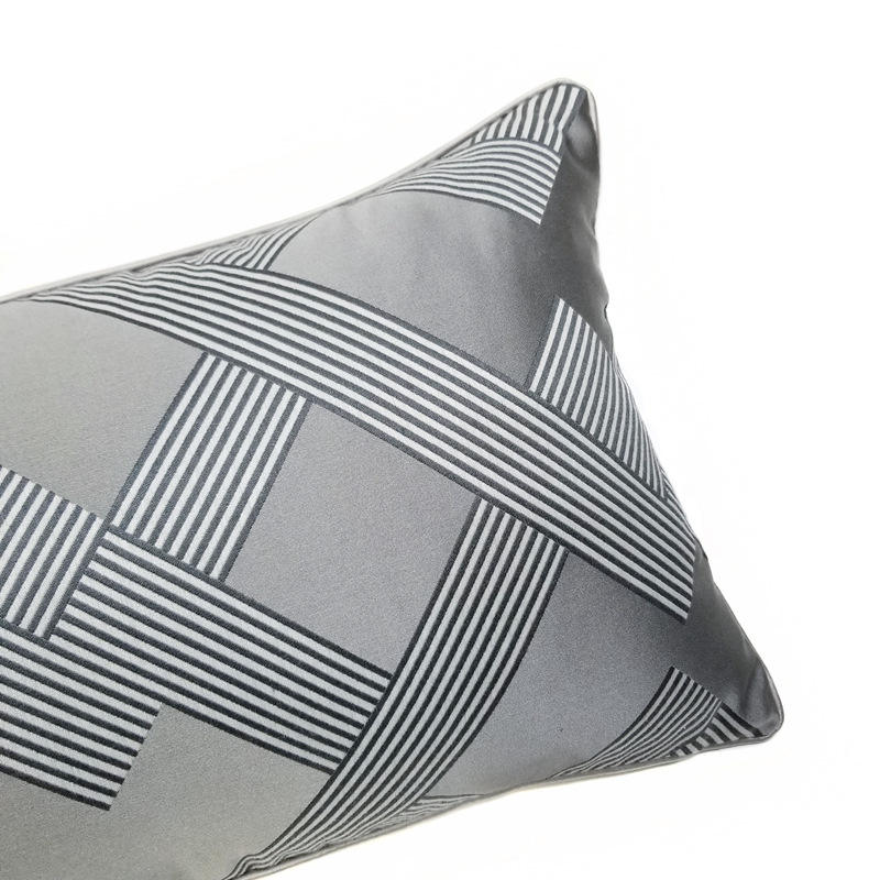 Imagen 3 del Cojín Clásico Jacquard Geométrico en Gris Oscuro