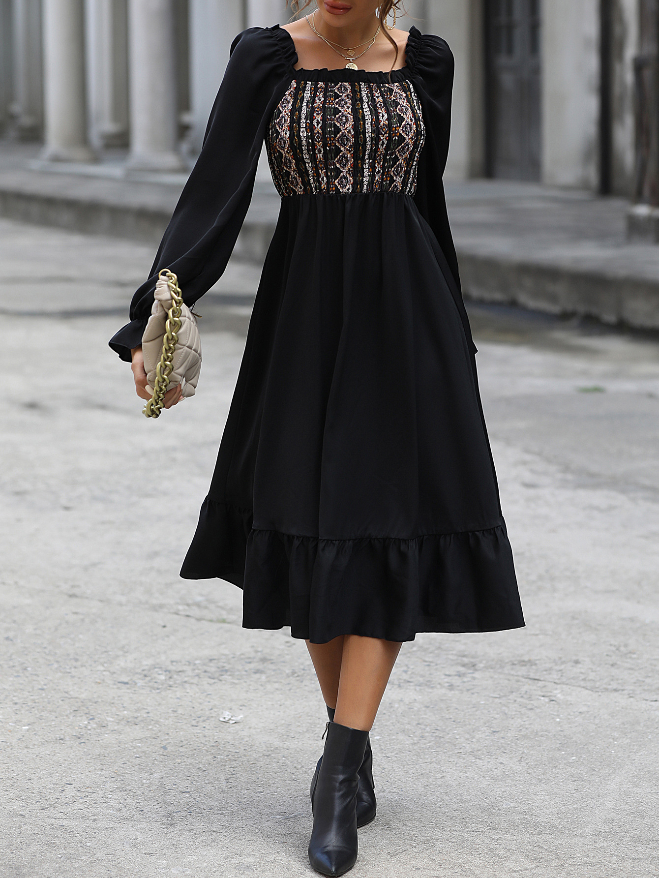 Vestido midi feminino com decote quadrado e cintura marcada - Imagem 2