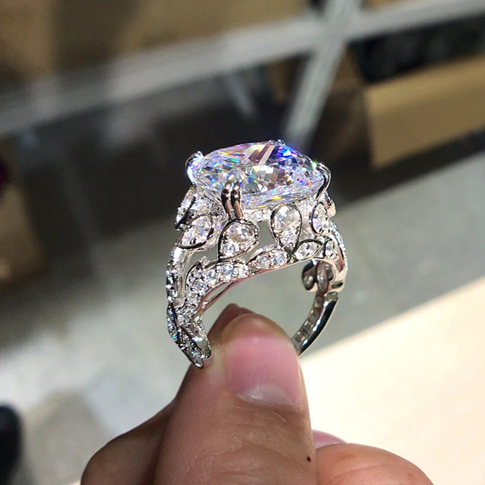 Luxury Zircon Ring 3