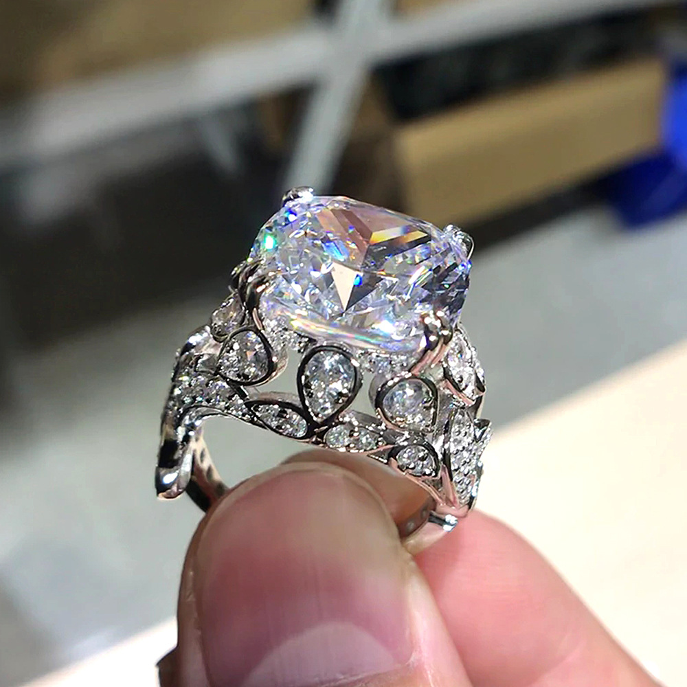 Luxury Zircon Ring 2