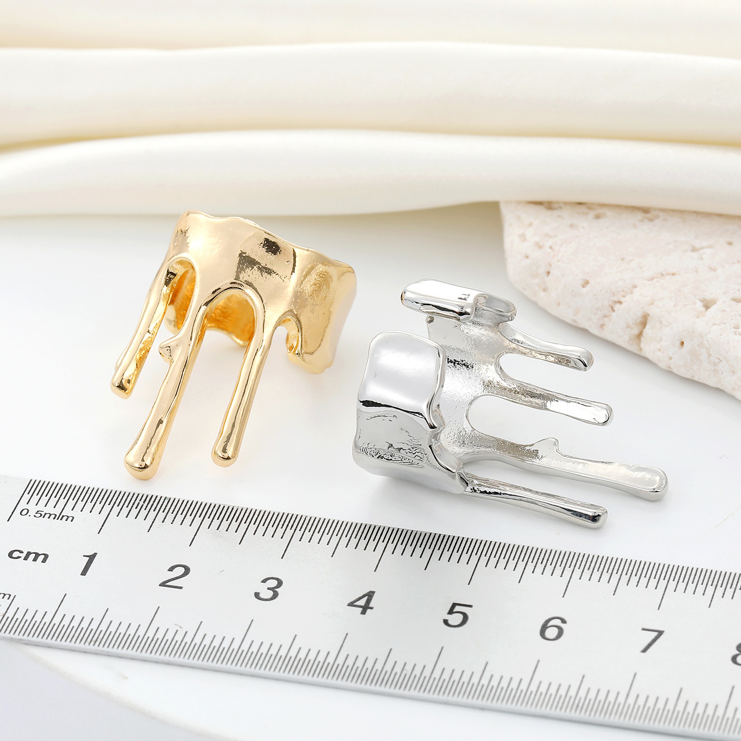 Women's Lava Crown Ring Image 3