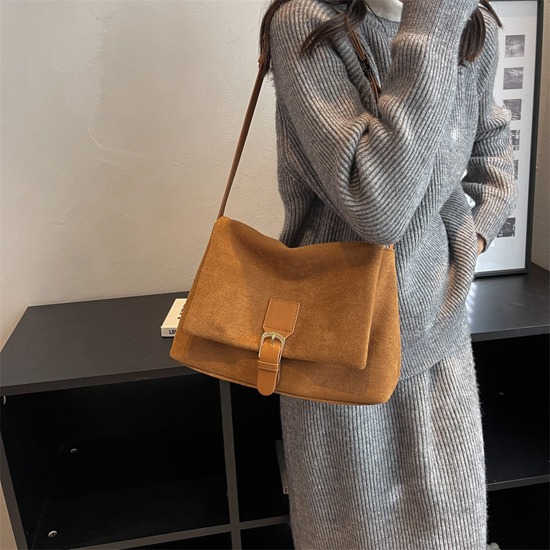 Commuter Bag in Brown