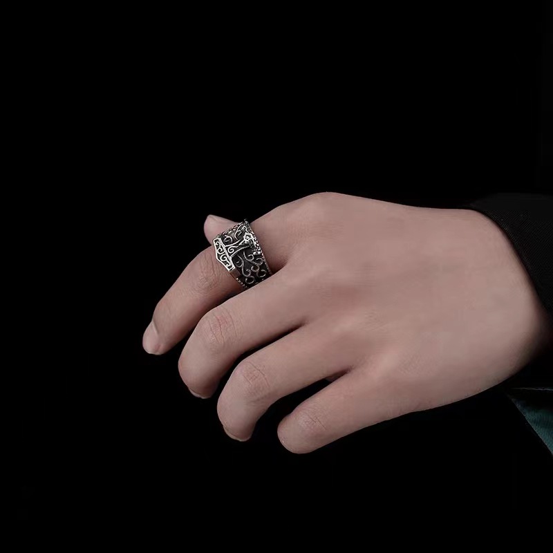 Side view of the Viking Crow Ring