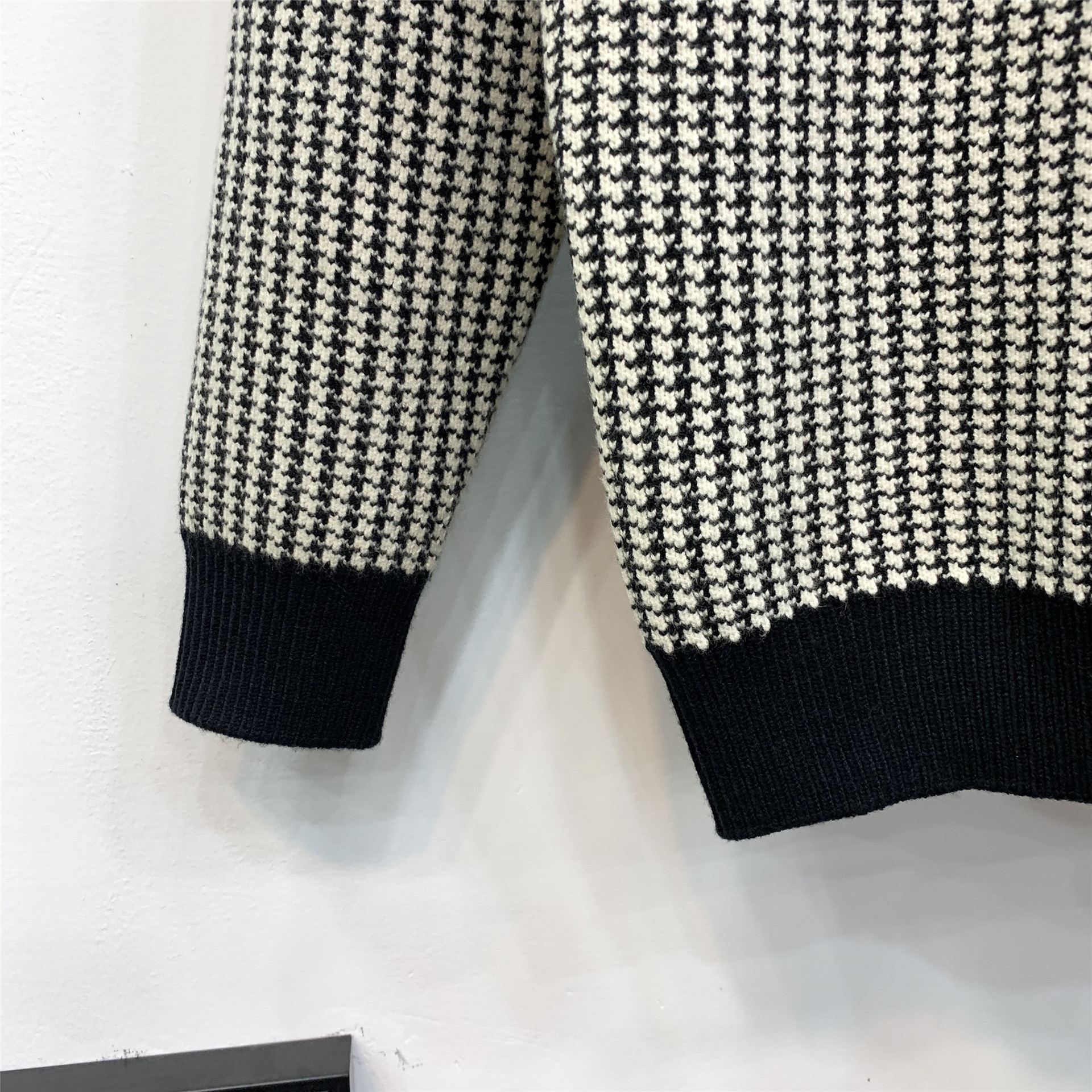 Sweater Image 9