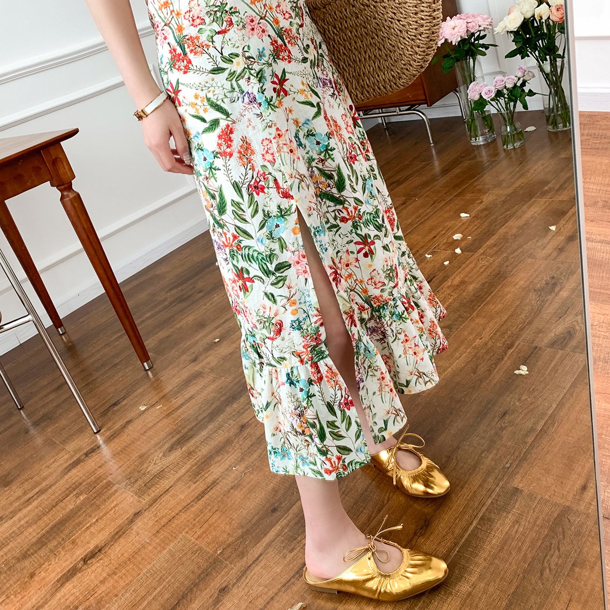 Stylish Slit Design