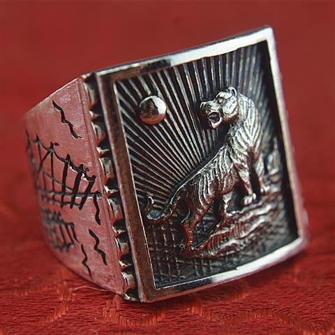 Men's Heart Tone Vintage Ring Image 3