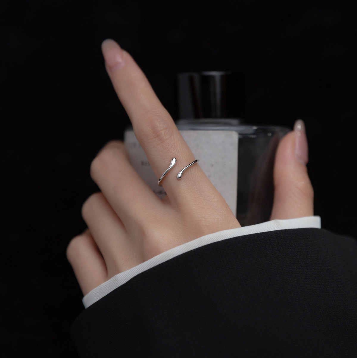 Women's S925 Silver Glossy Line Ring - Image 1