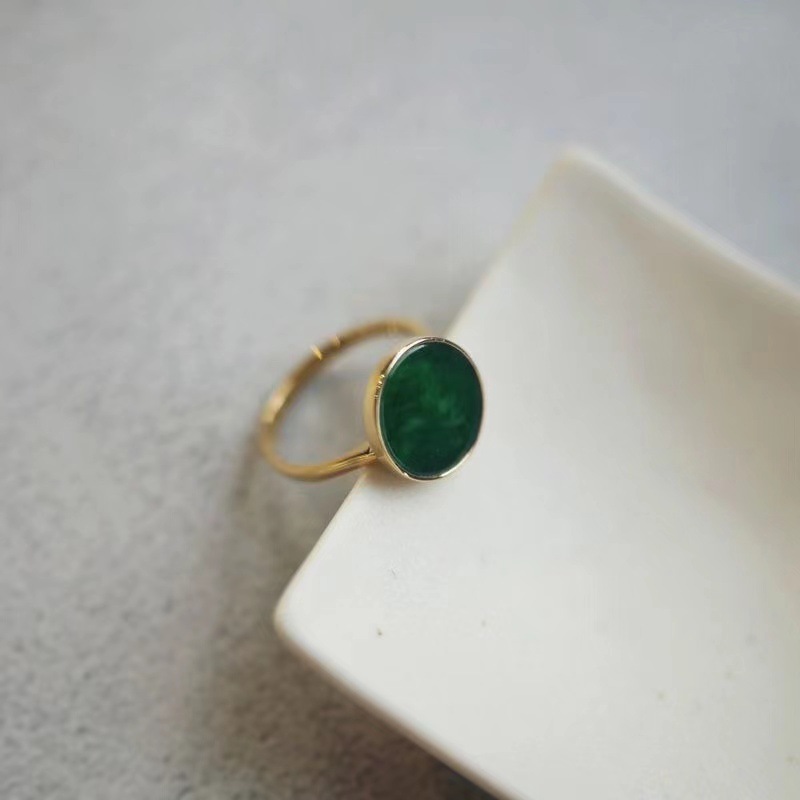 Simple Natural Emerald Inlaid Ring Image 4