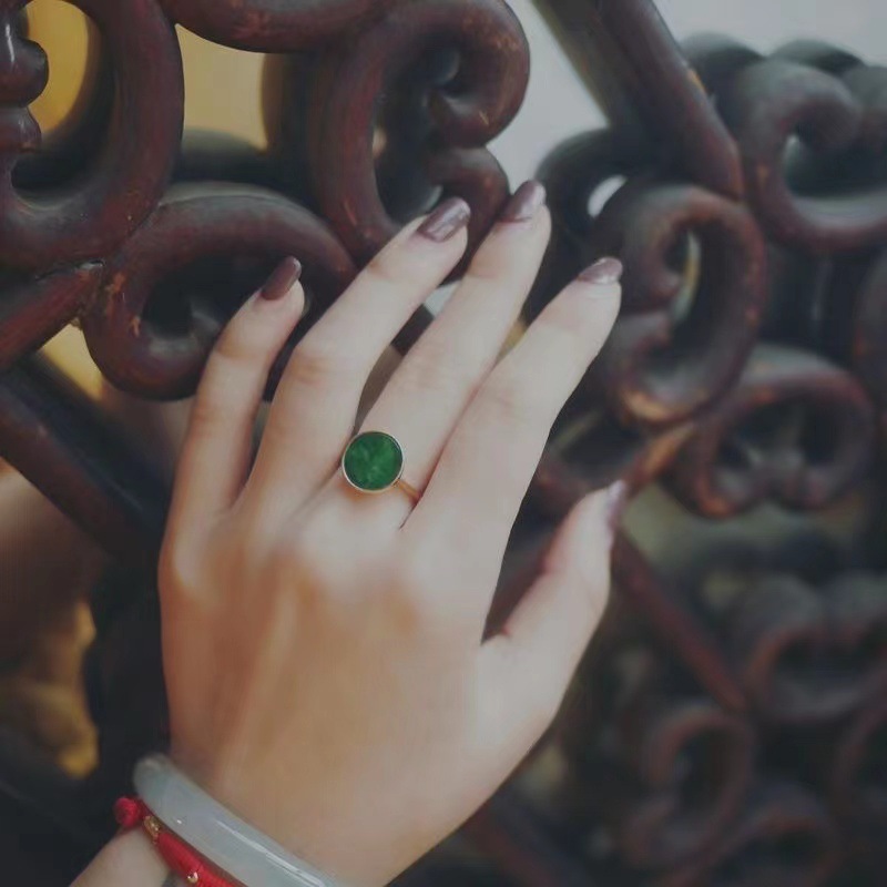 Simple Natural Emerald Inlaid Ring Image 2