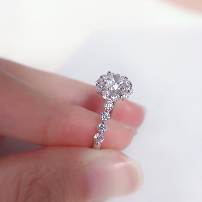 Women's 18K Gold Moissanite Ring 5