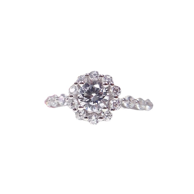 Women's 18K Gold Moissanite Ring 1
