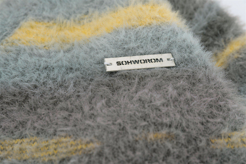Knitted Men's Sweater Coat Image 12