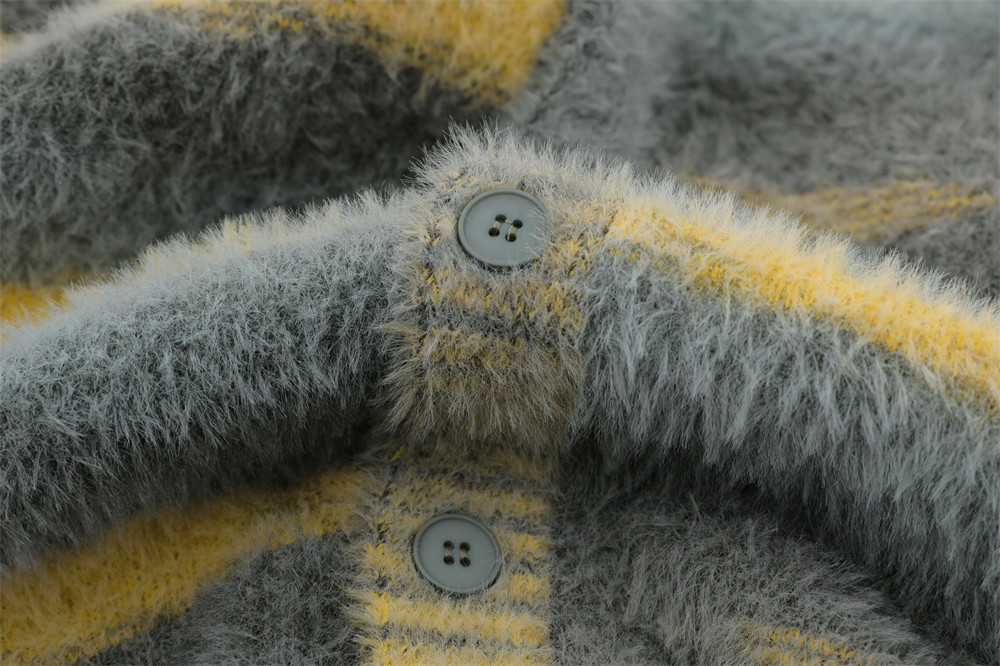 Knitted Men's Sweater Coat Image 9