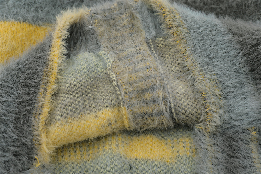 Knitted Men's Sweater Coat Image 2