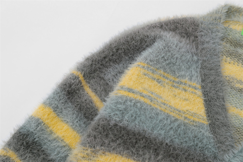 Knitted Men's Sweater Coat Image 3