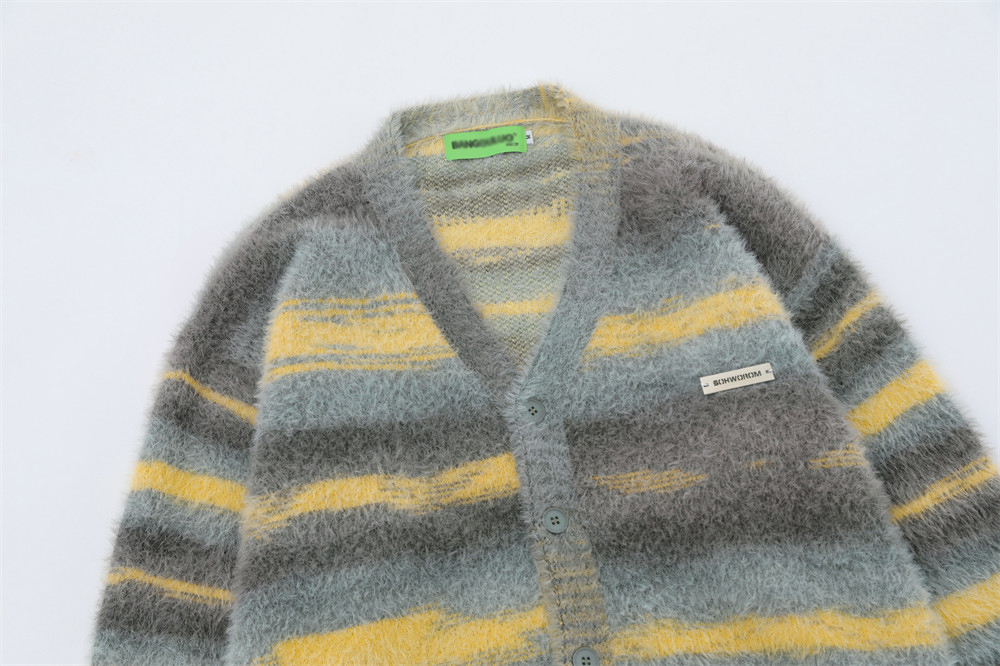 Knitted Men's Sweater Coat Image 14