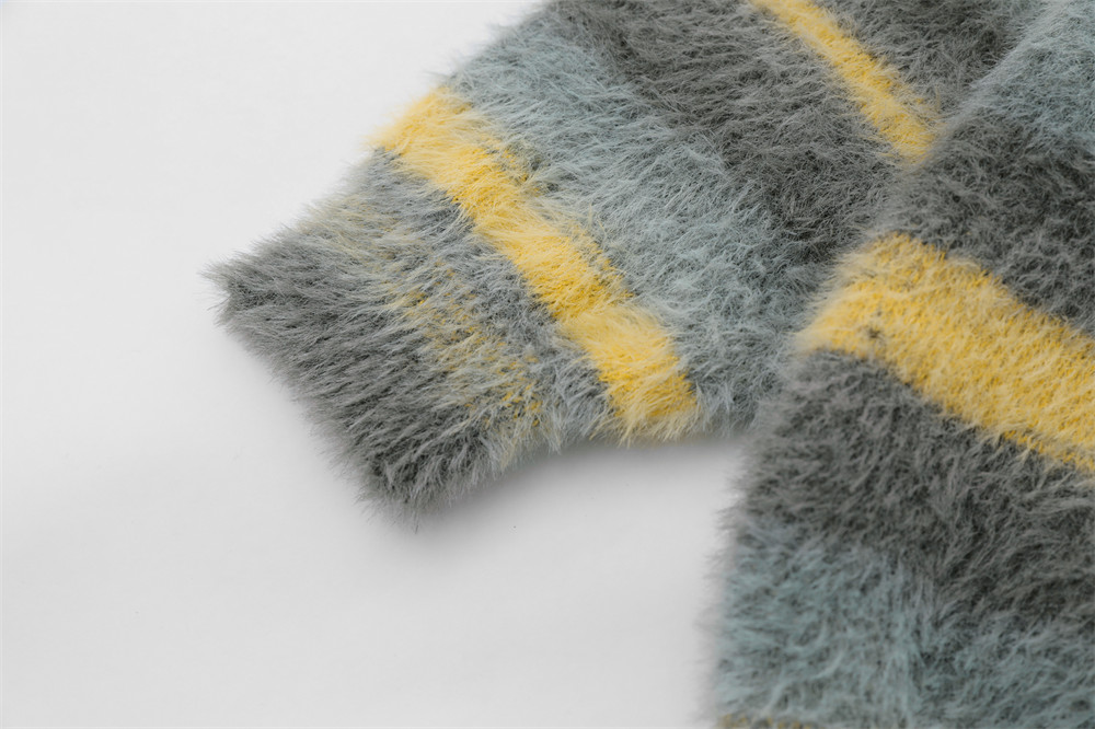 Knitted Men's Sweater Coat Image 8