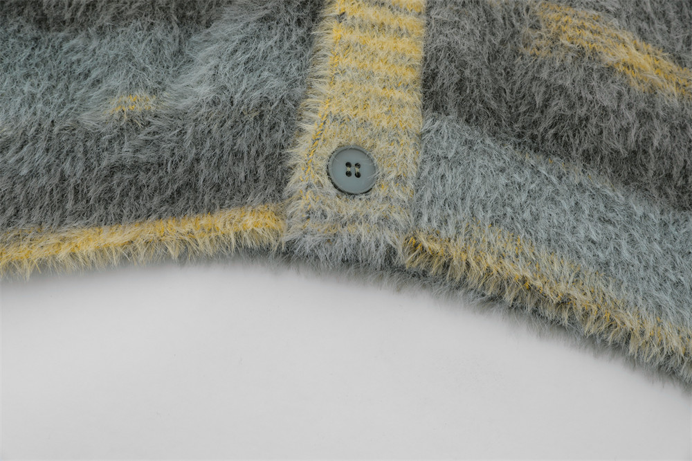 Knitted Men's Sweater Coat Image 10