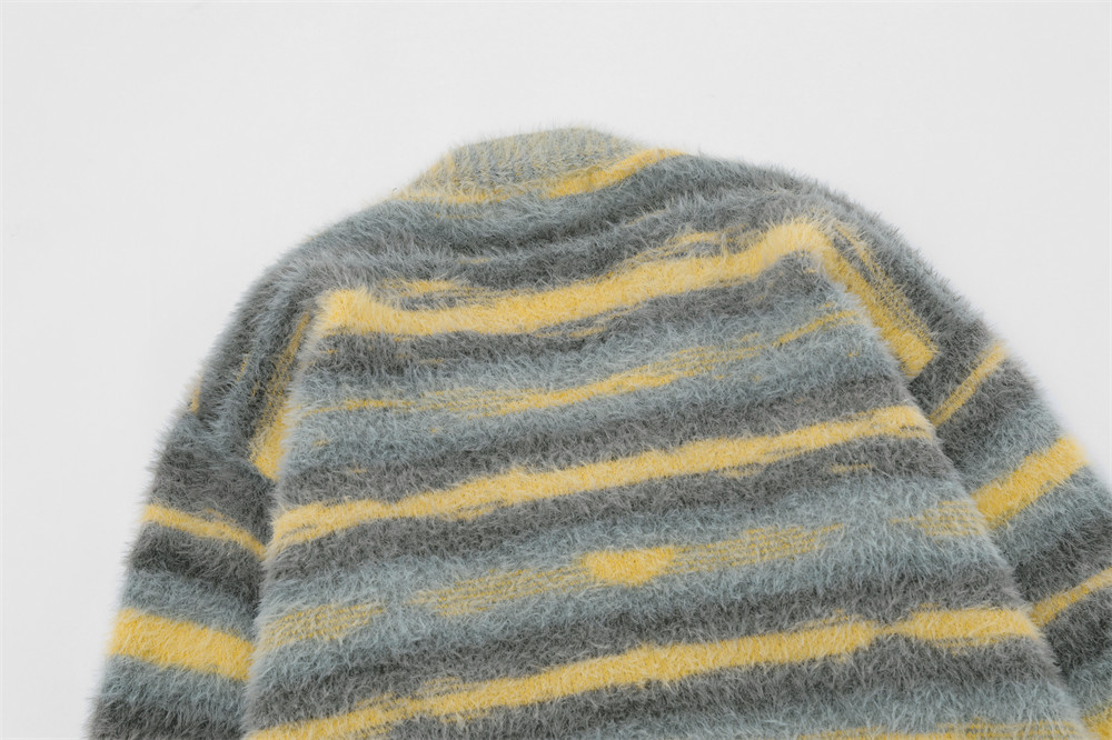 Knitted Men's Sweater Coat Image 7