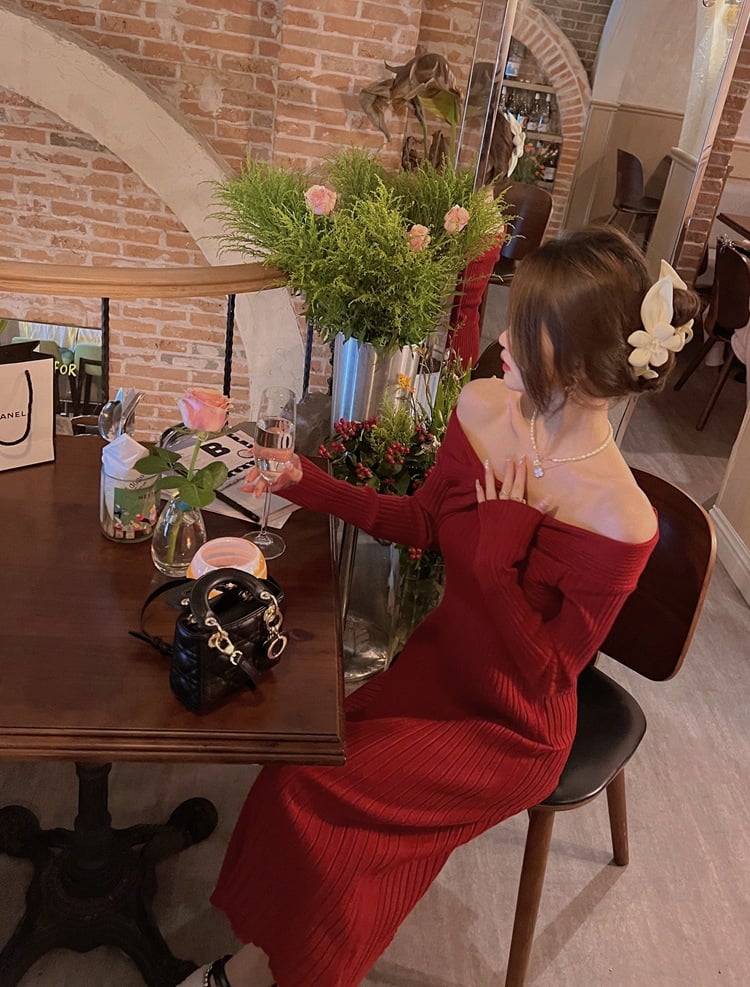 Elegant Dress Image 12