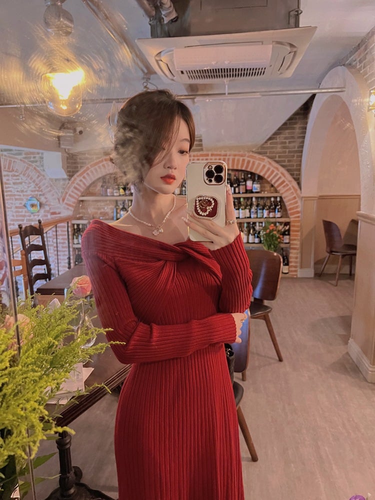 Elegant Dress Image 7