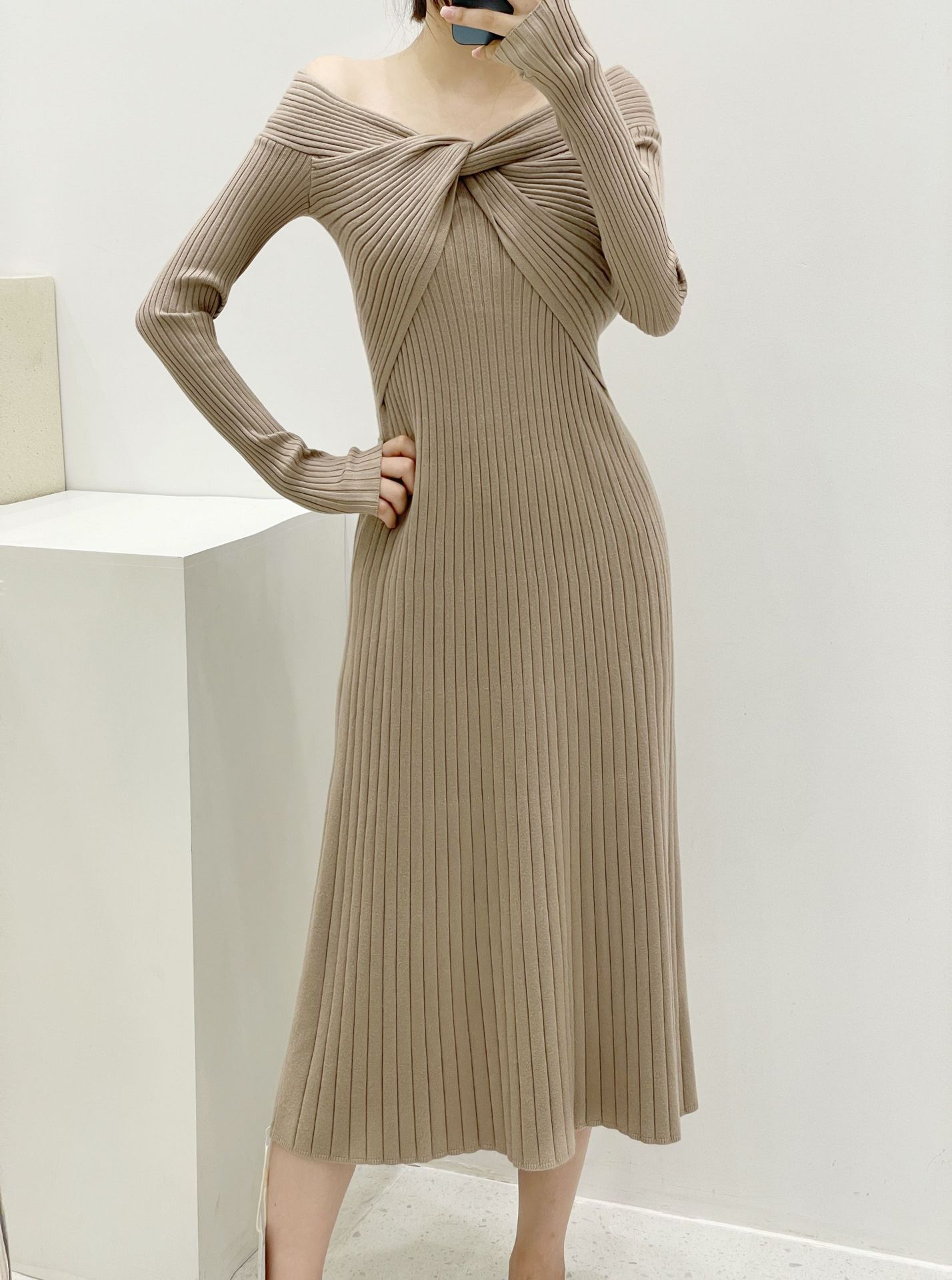 Elegant Dress Image 5
